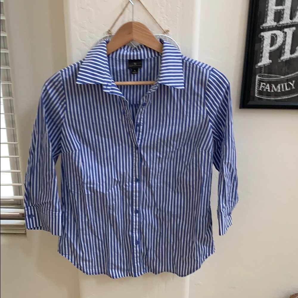 Worthington Blue and white button down top